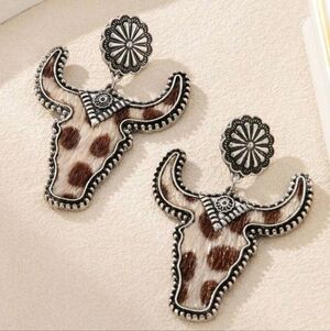 NEW! Silver Plated Western Style Retro Post Earrings